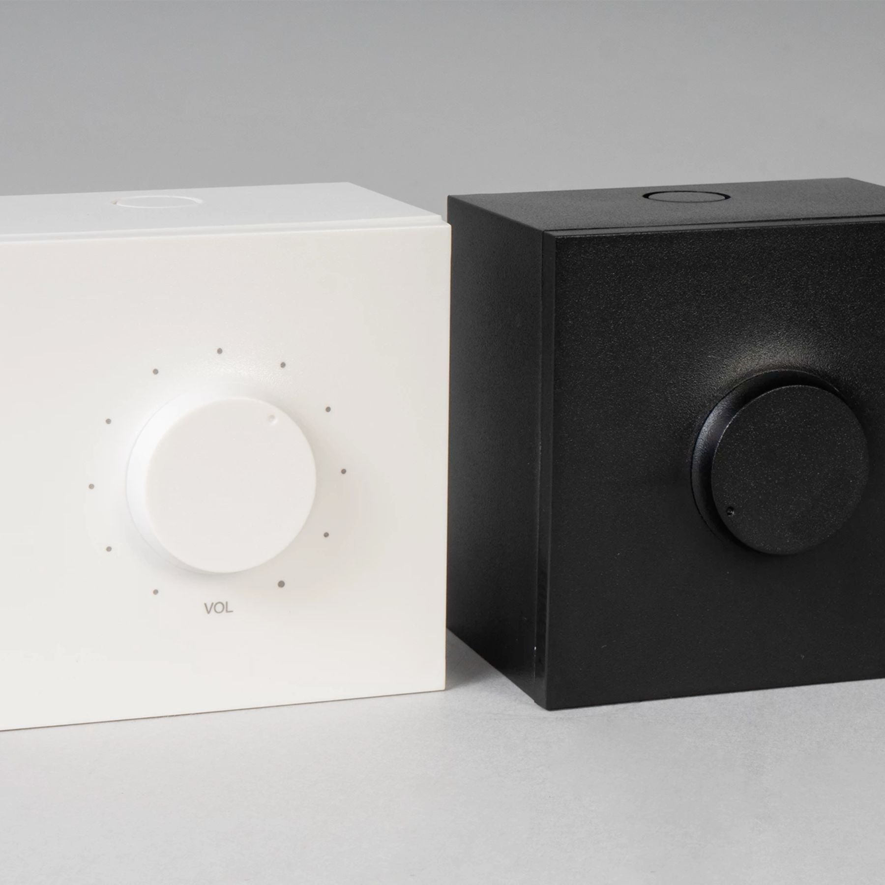 Caja de instalación para atenuadores Fonestar DOT-BOX