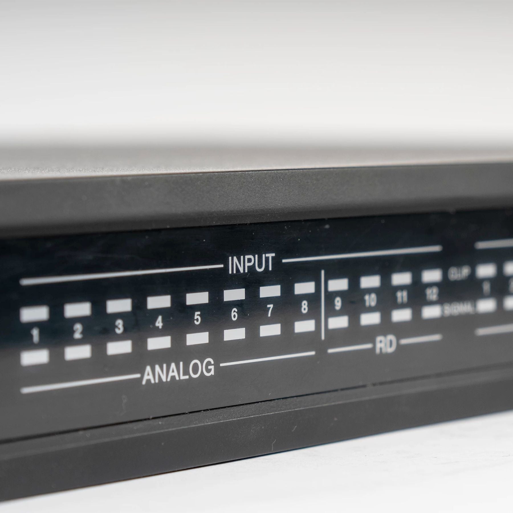 Matriz de audio digital multizona para instalaciones Fonestar MPX-4088