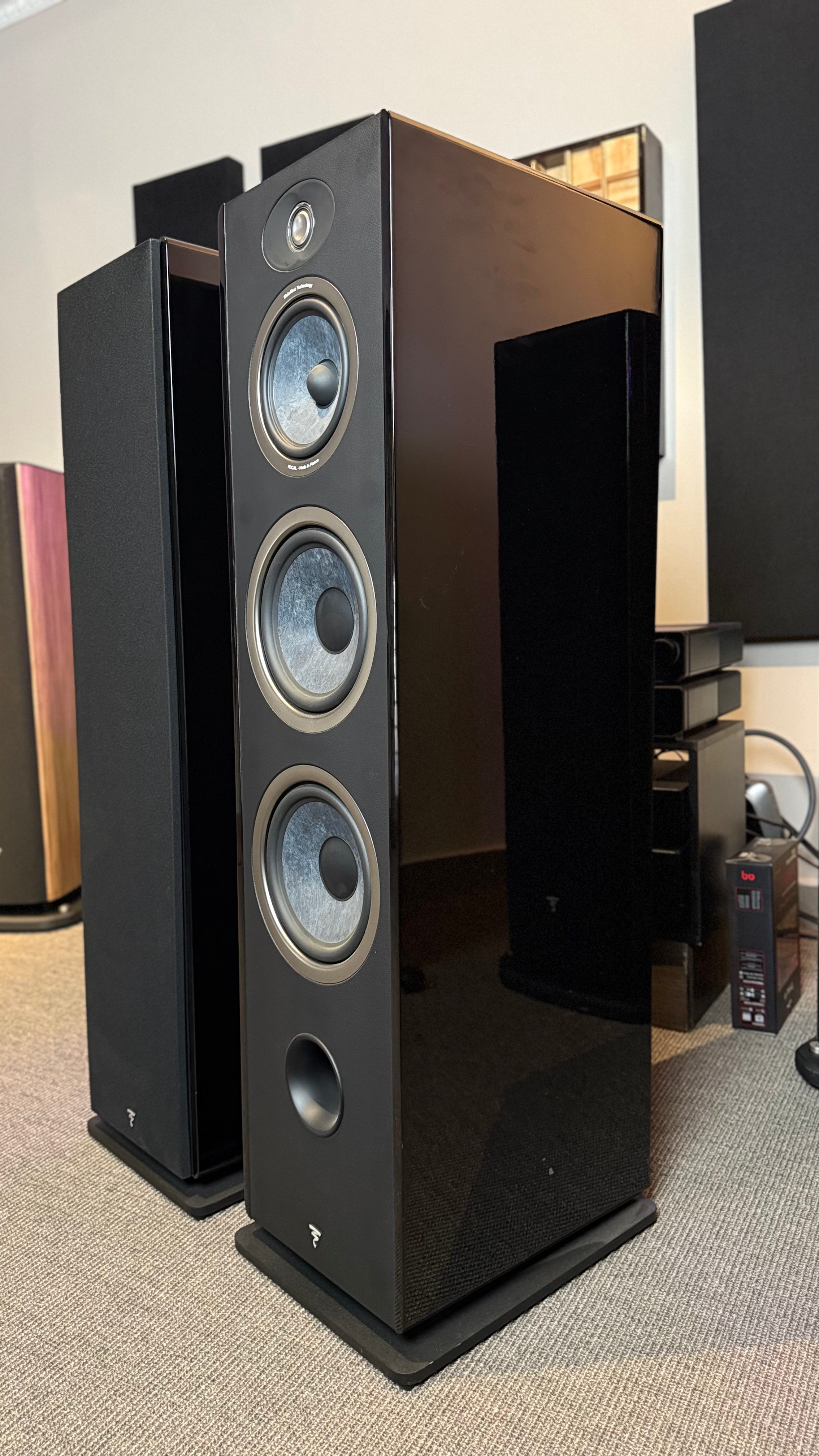 Focal Parlantes Columna Vestia N4 (Par) (EXHIBICIÓN)