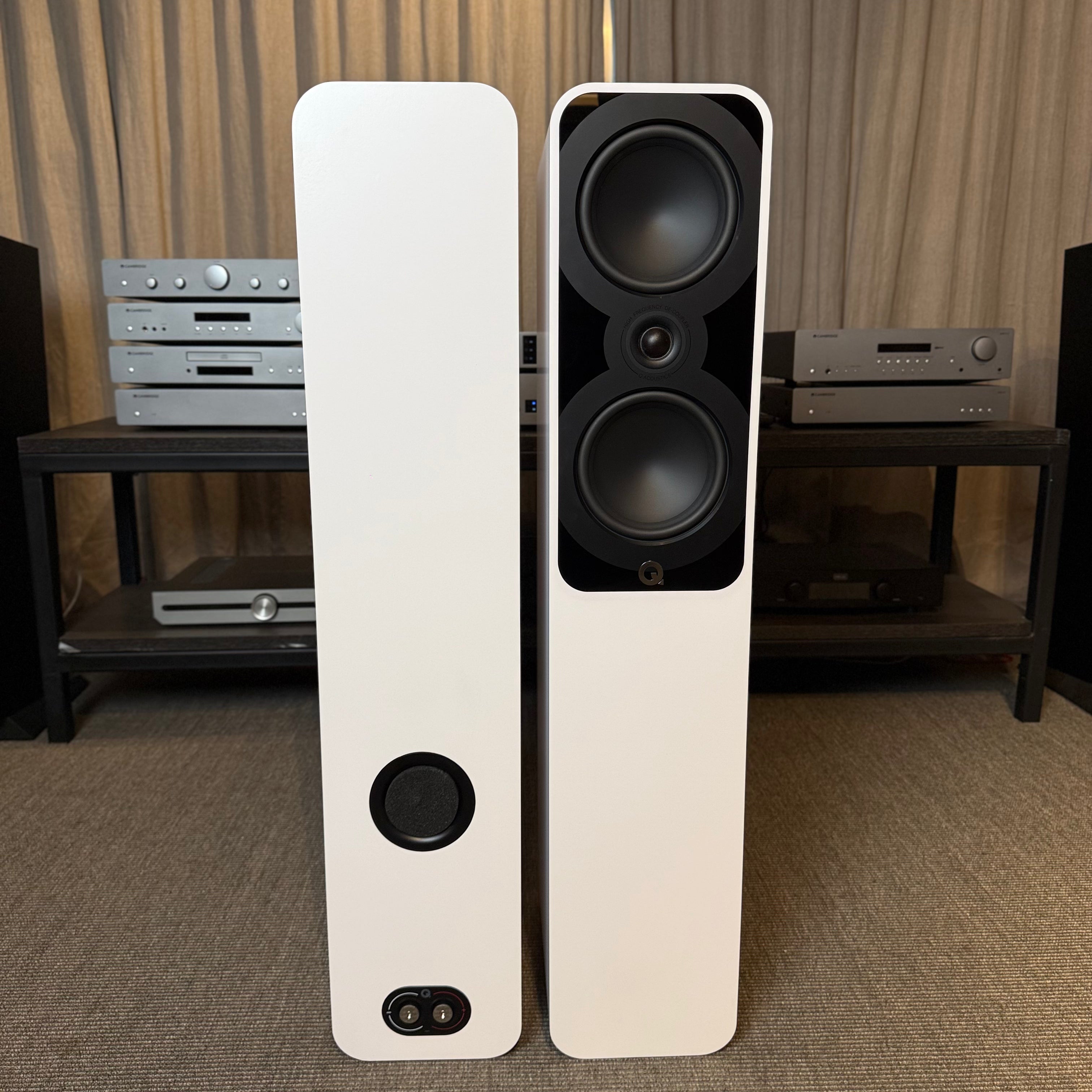 (USADOS) Parlantes Columna Q5050 Q Acoustics Par