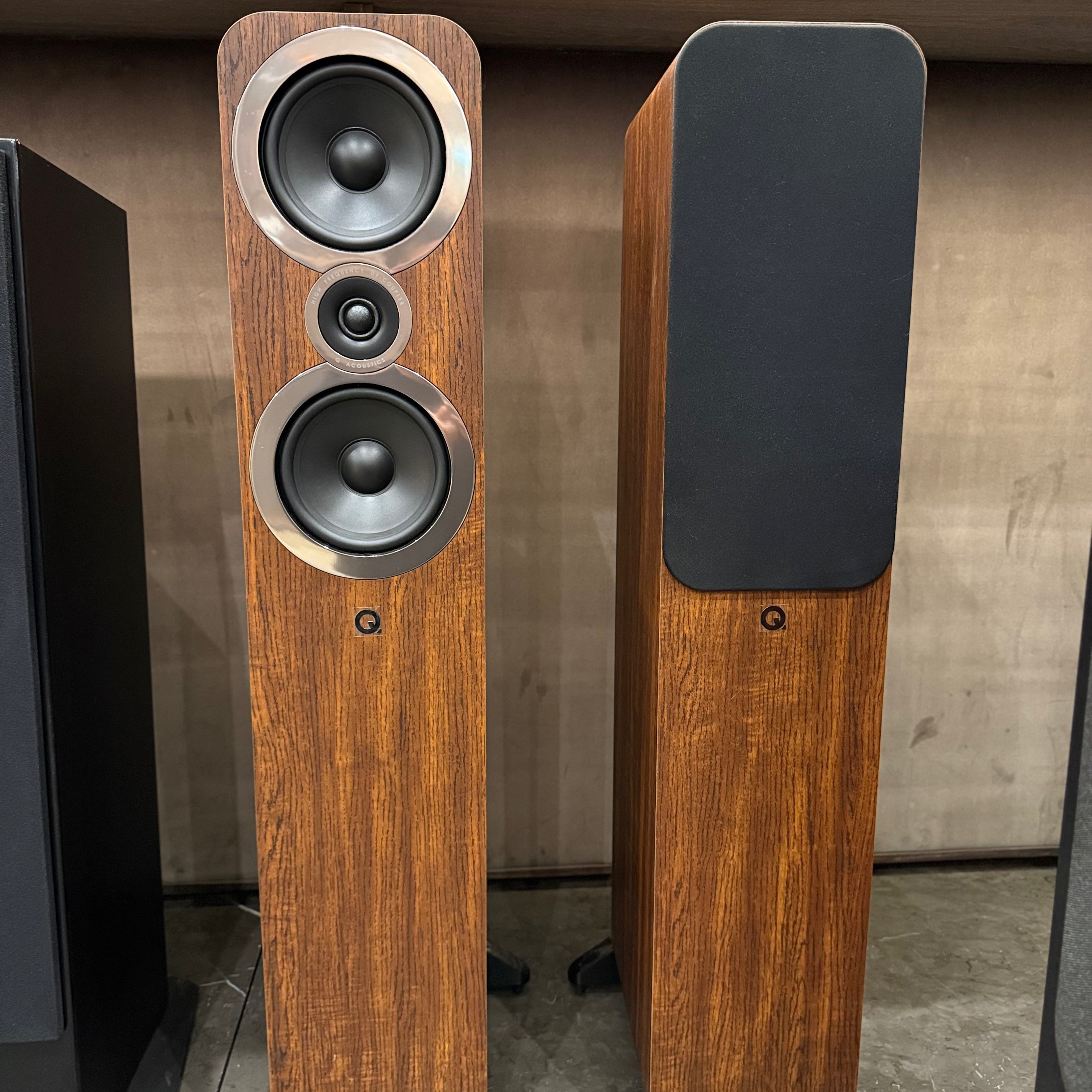 (USADOS) Parlantes Columnas Q3050i Q Acoustics (PAR)