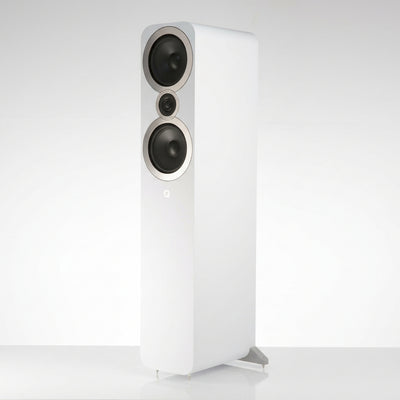 Q Acoustics 3050i Blanco Ártico vista frontal lateral