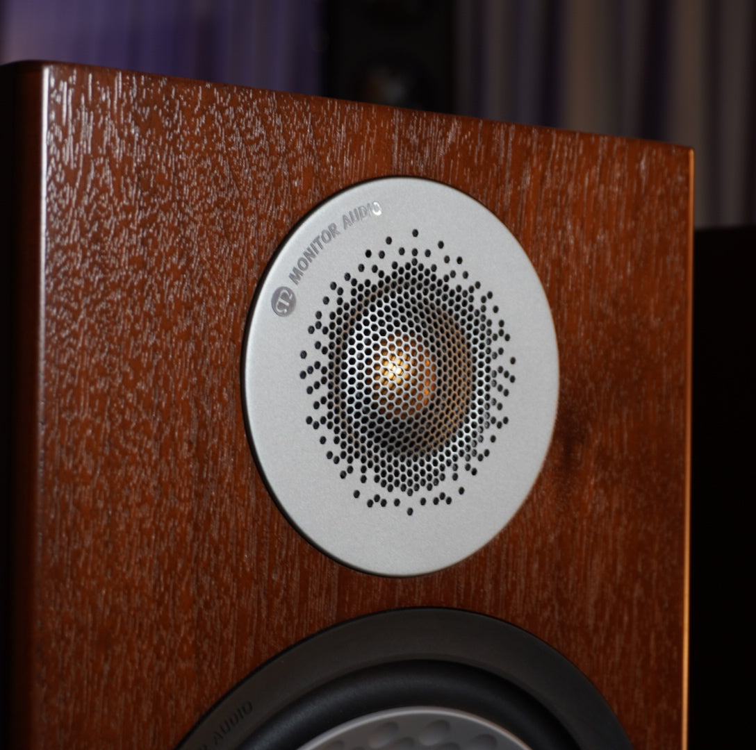 (Consignación) Parlantes Bookshelf Silver 100 6G Monitor Audio