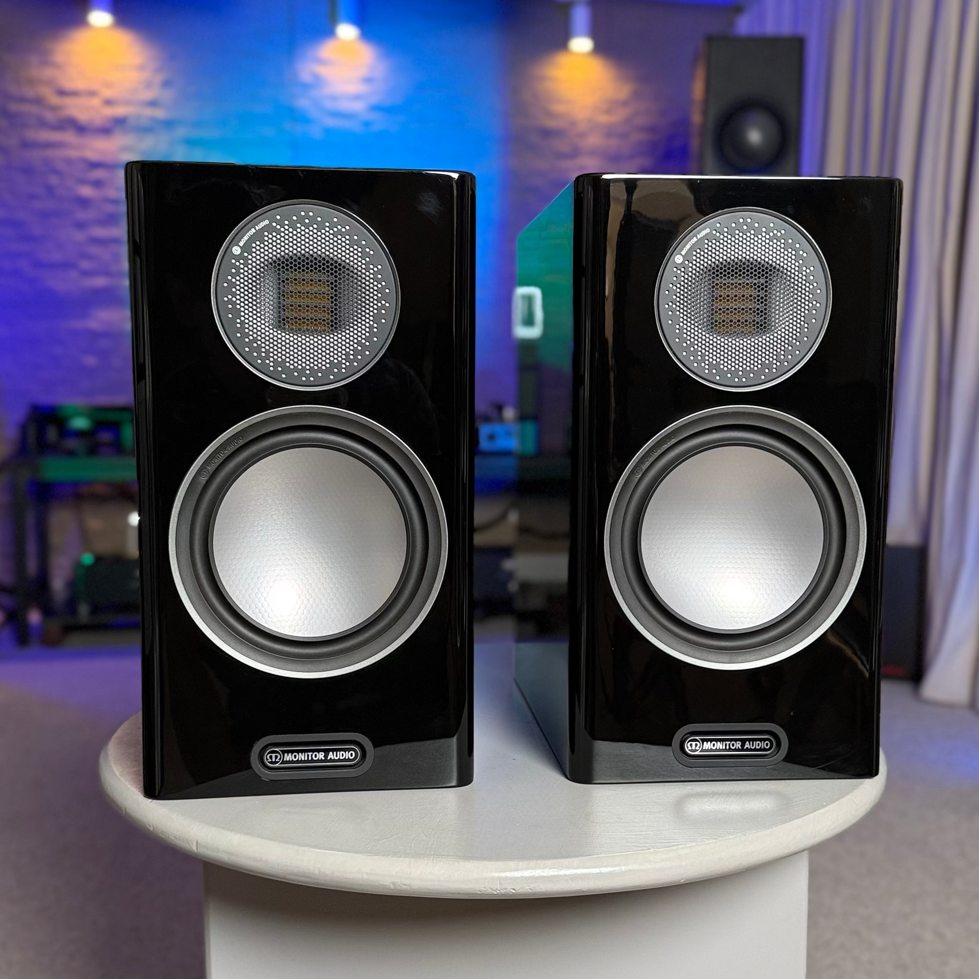 Monitor Audio Parlantes Bookshelf Gold 100 5G (CONSIGNACIÓN) - Piano Black