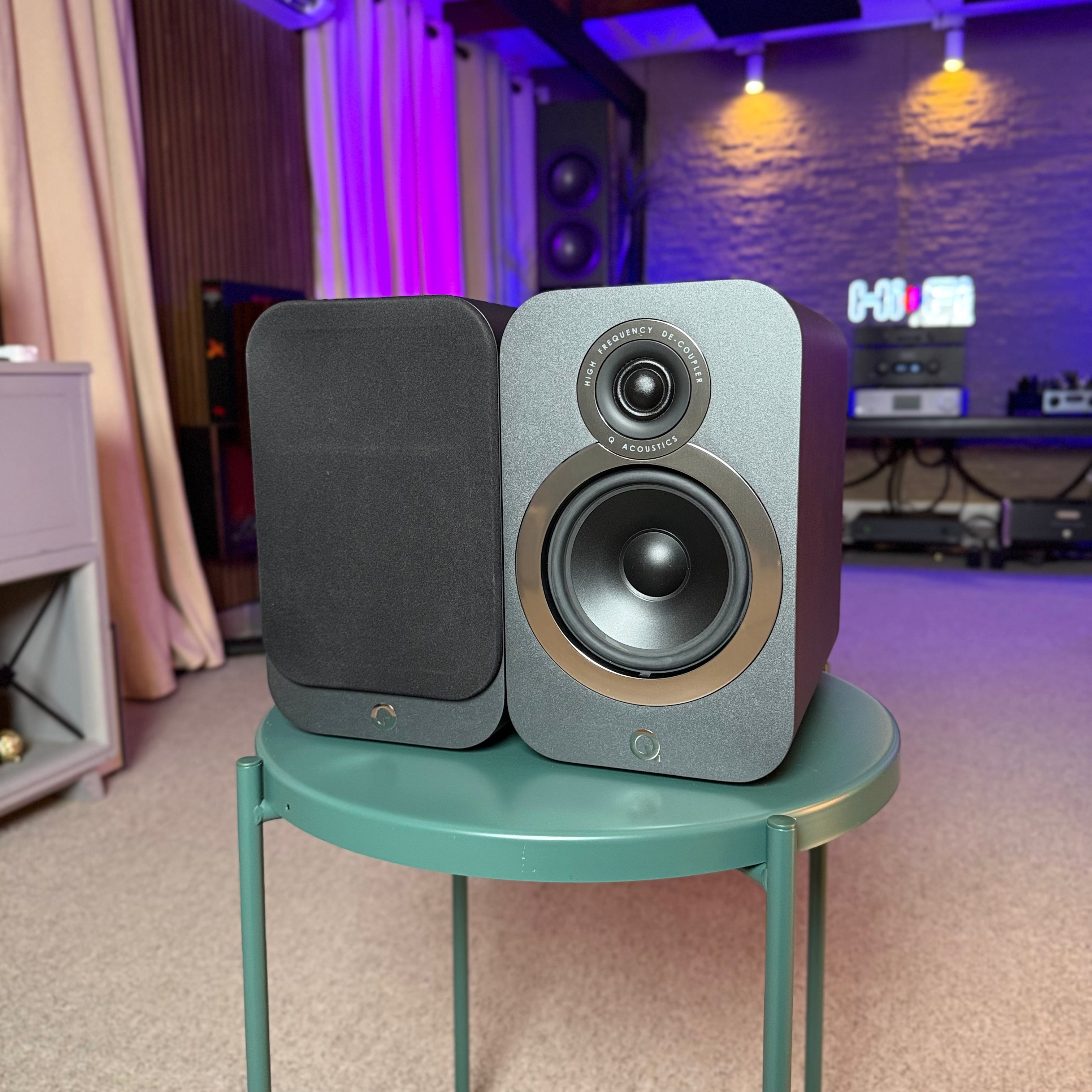 Q Acoustics Parlantes Bookshelf Q3020i (CONSIGNACIÓN)