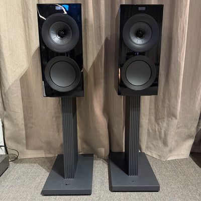 Kit KEF Parlantes R3 Meta+ Pedestales + Subwoofer Kube 12Mie (CONSIGNACIÓN)
