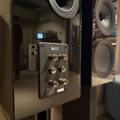 Kit KEF Parlantes R3 Meta+ Pedestales + Subwoofer Kube 12Mie (CONSIGNACIÓN)