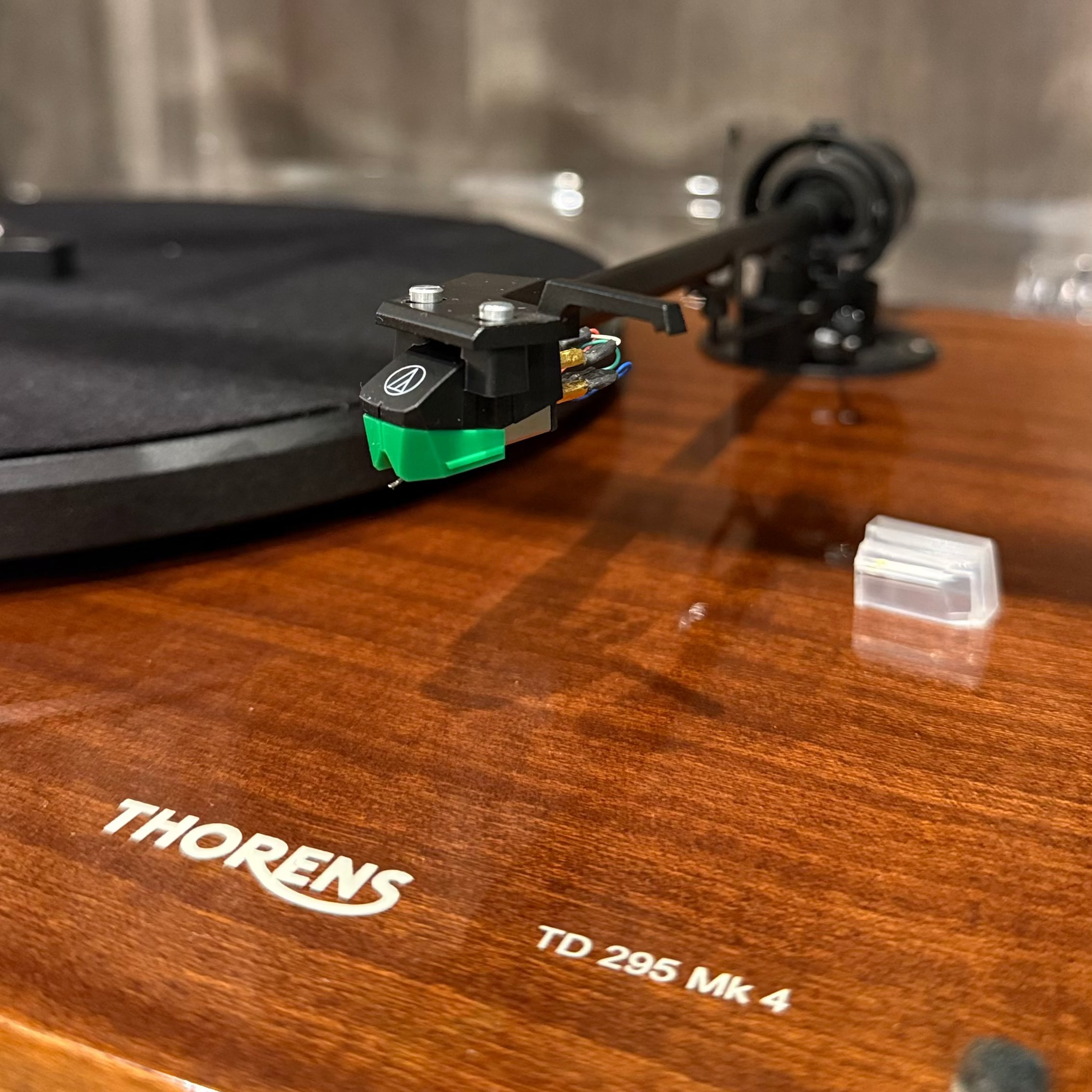 Tornamesa Thorens TD 295 MK IV – Semiautomática de Tracción por Correa (CONSIGNACIÓN)