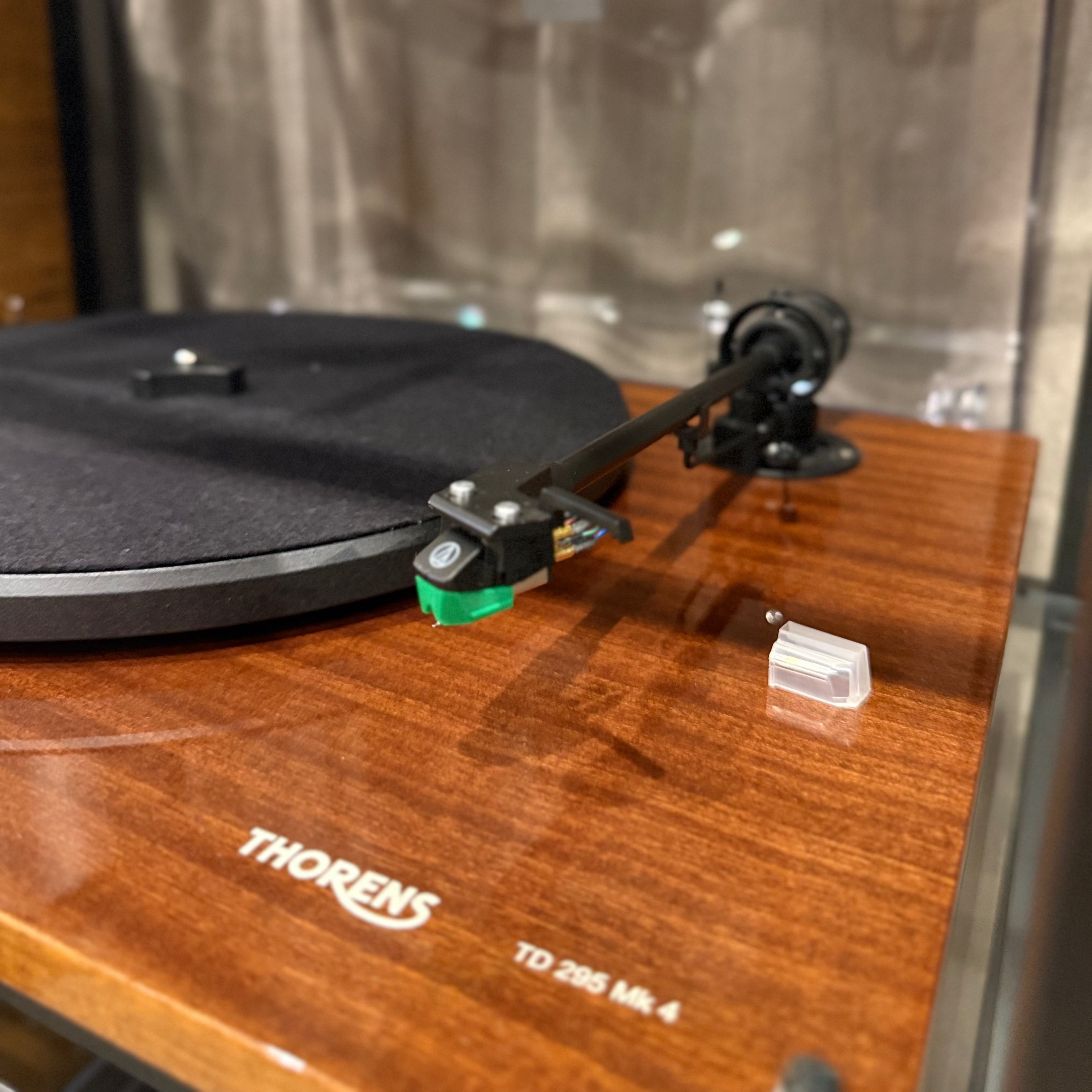Tornamesa Thorens TD 295 MK IV – Semiautomática de Tracción por Correa (CONSIGNACIÓN)