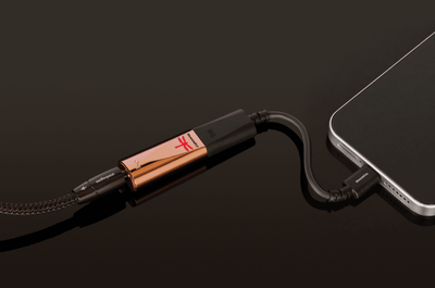 AudioQuest DragonFly Copper conectado a smartphone
