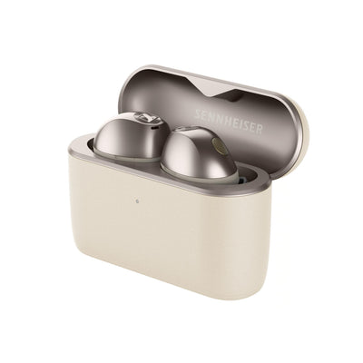 Sennheiser MOMENTUM True Wireless 5 Cream: auriculares en su estuche de carga abierto