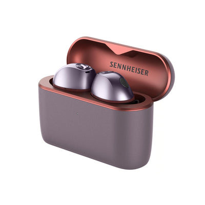 Sennheiser MOMENTUM True Wireless 5 Lavender: auriculares en su estuche de carga abierto